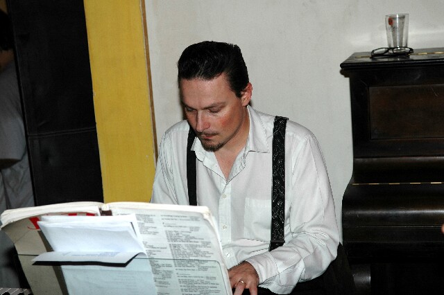 min 2006 12 05 latino 102